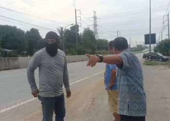 ฉะ!!!ลั่นริมถนนวางท่อสุดชุ่ย