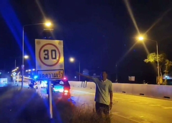 ชนสนั่นไฟกระพริบกลิ้งเป็นลูกบอล