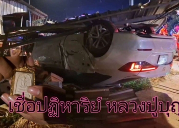 หมาตัดหน้าหลวงพ่อบุญหยุดที่ศาลพระภูมิ