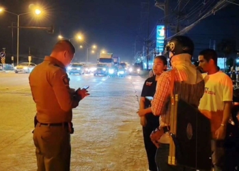 สาวซิ่งฝ่าไฟแดงเจ็บ