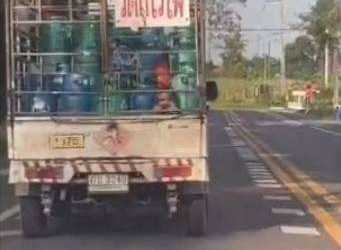 ระยอง ผวารถขนแก๊สมีเด็กโผล่
