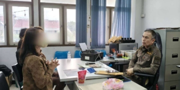 รวบ 2 ผู้ต้องหา! คาธนาคาร สาขาระยอง ตร.เดินหน้าปราบ “บัญชีม้า” ถอนเงินสด 1.8 แสนบาท