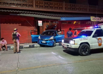 ระยอง ระะทึกเก๋งถอยชนบ้านร้องกันระงม