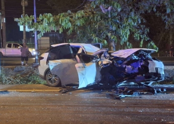 ระยอง EV หลับในชนอัดต้นไม้พังกระจาย