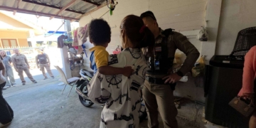 ชาวบ้านไม่ทนแจ้งรวบแม่พี้ยาตีลูกครึ่ง