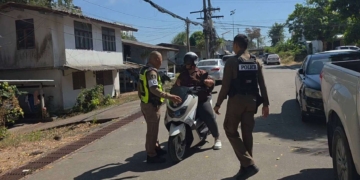 ระยอง วุ่นทั้งโรงพักสาวขอขับรถตร