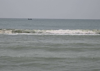 ระยอง คลื่นทะเลในแนวหินลับแล