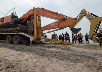 ระยอง อุทาหรณ์การทำงานมือหนึ่งแบคโฮดับสลด