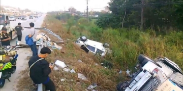 ระยอง อุทาหรณ์ออกซอยจนคว่ำกระจายคู่