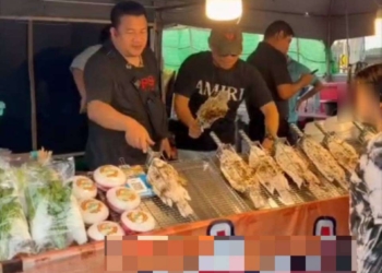 ปกครองจำเป็นสวมบทพ่อค้าปลาเผา