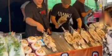 ปกครองจำเป็นสวมบทพ่อค้าปลาเผา