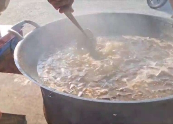 ​ระยอง 3วัยเก๋ารวมสองร้อยปีต้มเลือดหมู