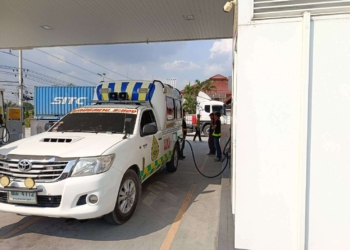 ระยอง กู้ภัยวุ่นน้ำมันหมดชีวิตรอ