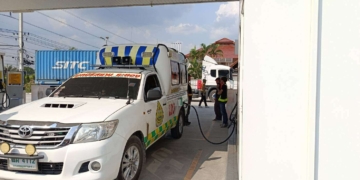 ระยอง กู้ภัยวุ่นน้ำมันหมดชีวิตรอ