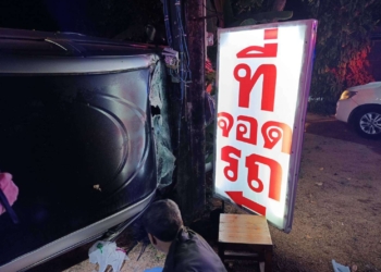 ​ระยอง เลิกงานวูบเก๋งคว่ำรอดตาย