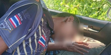 ระยอง ร้อนระอุกระบะวูบลงข้างทาง