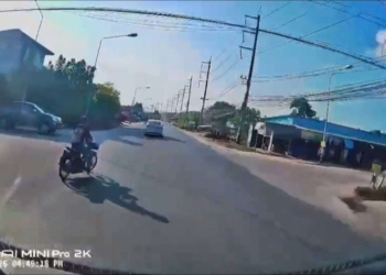 ​ ระยอง คลิปมอเตอร์ไซค์ตัดหน้าตู้