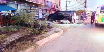 ระยอง มัวแต่มองคนปะแป้งล้มเจ็บเอง