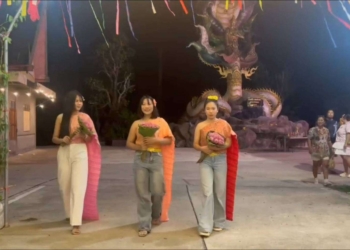 ระยอง ​ฮือฮาชุดไทยดอกบัวตัวมัม