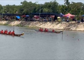 ระยอง แข่งเรือจ้างร้อยเต้นล้าน