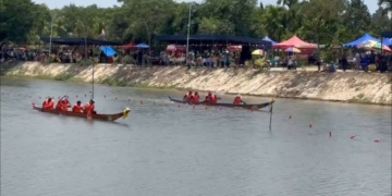 ระยอง แข่งเรือจ้างร้อยเต้นล้าน