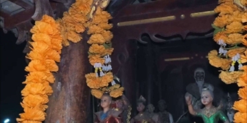 ระยอง ขนลุกไทรให้โชคตรงทะเบียน