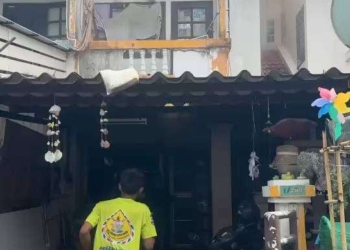 ไฟไหม้ทาวน์เฮ้าส์บ้านฉาง ระยอง ต้นเหตุปลั๊กหลวม – โชคดีแมว 2 ตัวรู้ทันวิ่งหนีรอดปลอดภัย