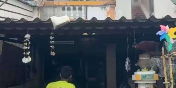 ไฟไหม้ทาวน์เฮ้าส์บ้านฉาง ระยอง ต้นเหตุปลั๊กหลวม – โชคดีแมว 2 ตัวรู้ทันวิ่งหนีรอดปลอดภัย